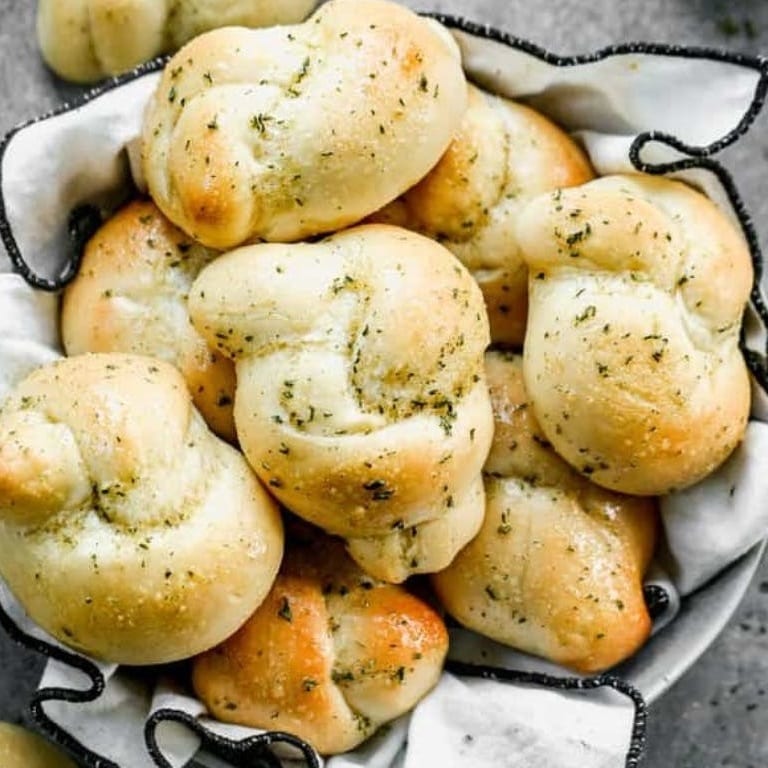 Delicious Garlic Knots: A Must-Try Italian Appetizer